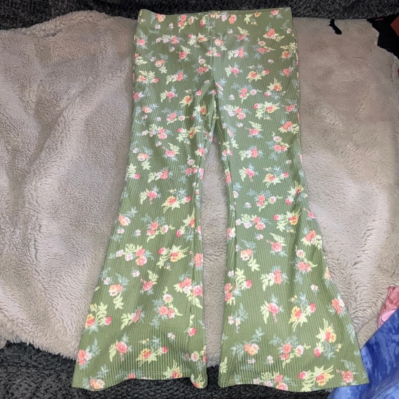 🎉4 for $20 btween Olive Green Floral Matching Set, size 6 - Picture 6 of 9